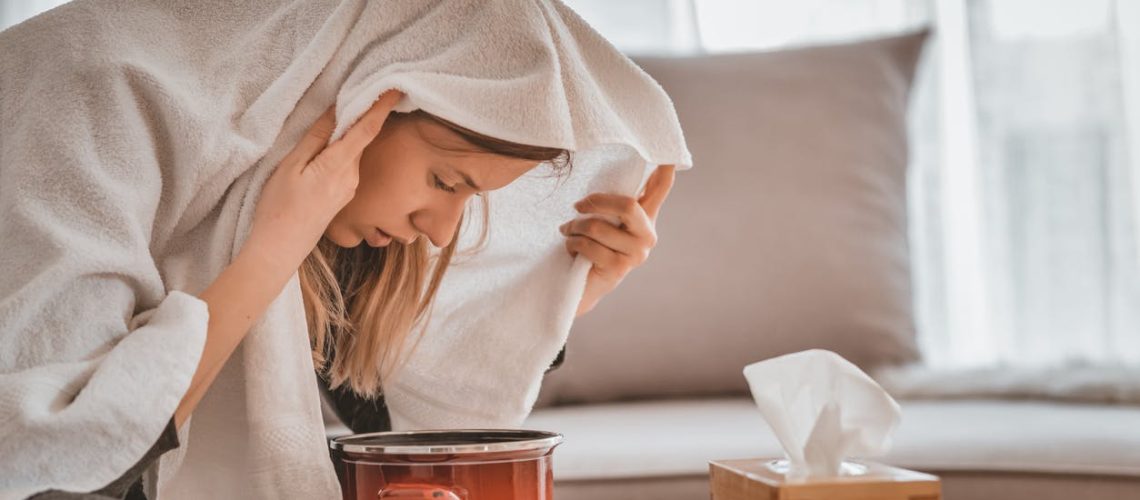Inhalation contre le rhume : 4 recettes à base d’huiles essentielles Inhalation contre le rhume : 4 recettes à base d'huiles essentielles